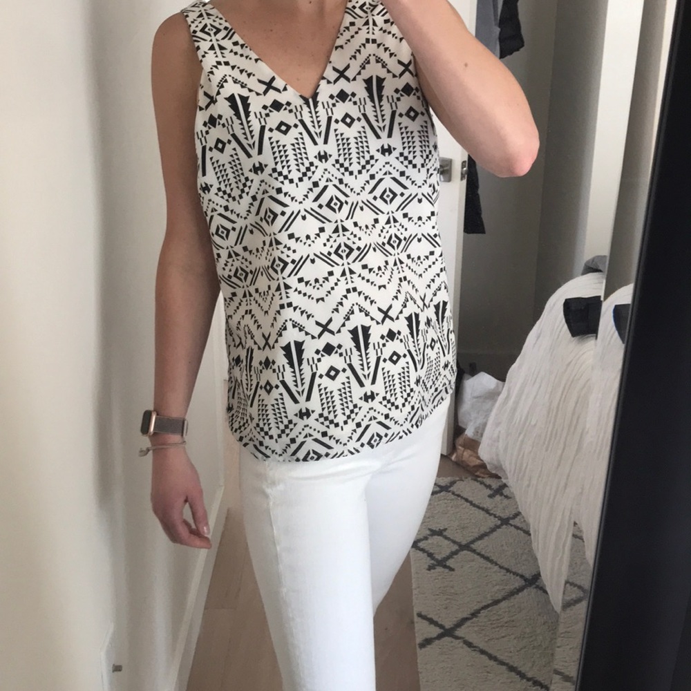 Black and white geometric tank